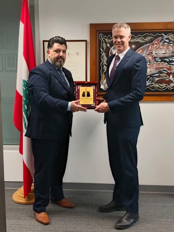 المركز العربي الأوروبي يكرّم سفير أستراليا في لبنان تقديراً لجهوده الإنسانية ودعمه للشعب اللبناني