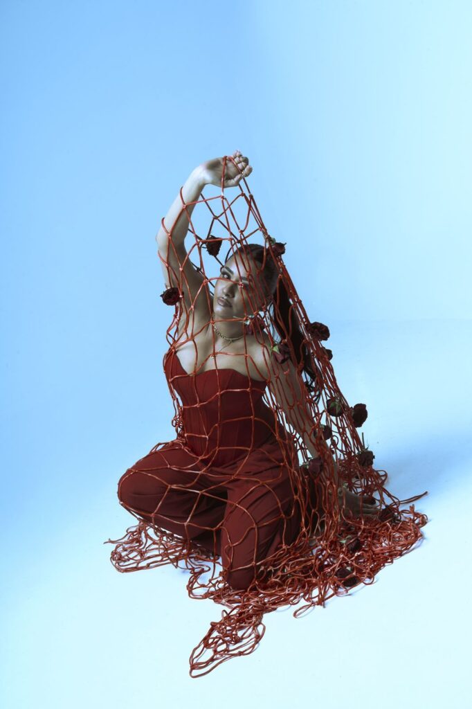 img-20260506-wa01195671227370187000931-682x1024 نانسي صلاح تخطف الأنظار بفوتوشوت جريء برؤية فنية مختلفة