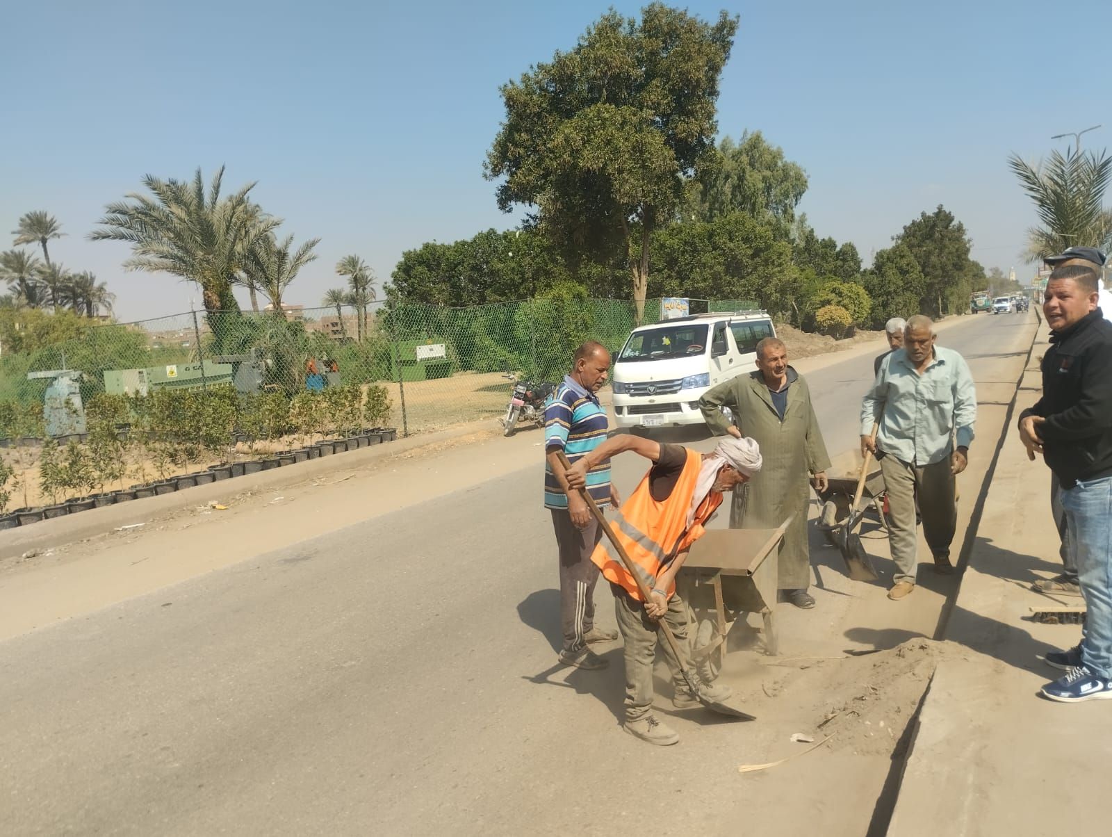 حملة نظافة مكبرة وتجريد الطرق بنطاق الوحدة المحلية بالمنوات مركز أبو النمرس بالجيزة
