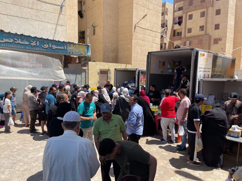 img-20260507-wa00566087418749453839979-1024x768 مبادرة سوبر توفير بالسويس تلاقي إقبالا لدي المواطنين بسبب إنخفاض الأسعار
