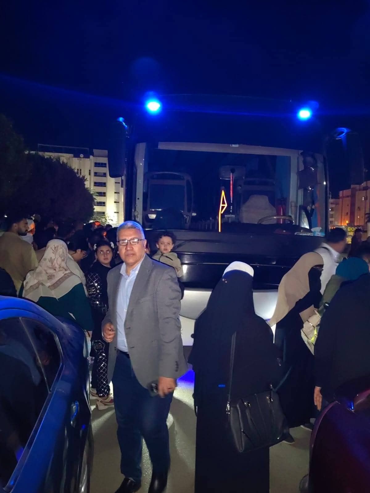 مجدي حسن مدير مديرية تضامن السويس يودع حجاج الجمعيات الأهلية قبل التحرك&nbsp; لأداء الفريضة