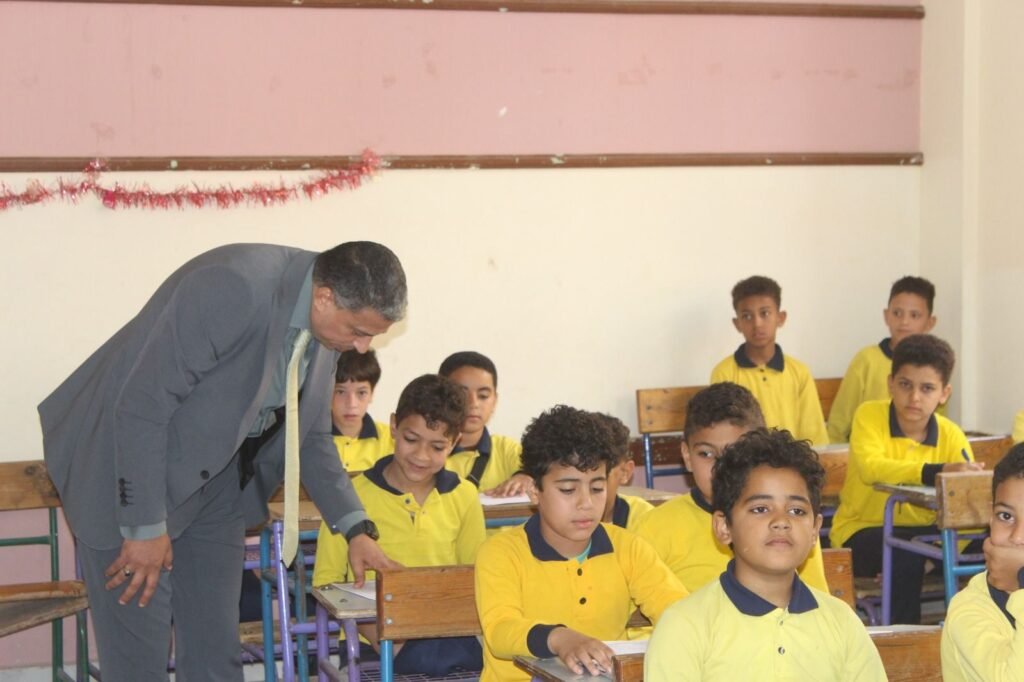 img-20260517-wa00292852328709253134029-1024x682 مدير " تعليم الجيزة" يتفقد لجان امتحانات نهاية العام بحدائق أكتوبر ويوجه بتوفير مناخ آمن ومستقر للطلاب