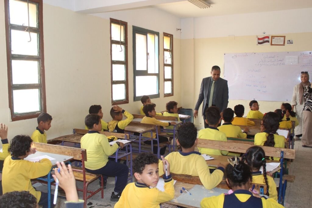 img-20260517-wa00325389387569955197514-1024x682 مدير " تعليم الجيزة" يتفقد لجان امتحانات نهاية العام بحدائق أكتوبر ويوجه بتوفير مناخ آمن ومستقر للطلاب