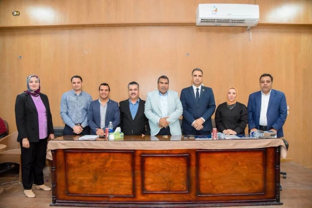 img-20260517-wa01547780235805641889379-1024x684 جامعة الوادي الجديد تناقش  مشروع تخرج عن مخاطر الإدمان الرقمي لطلاب قسم الاجتماع