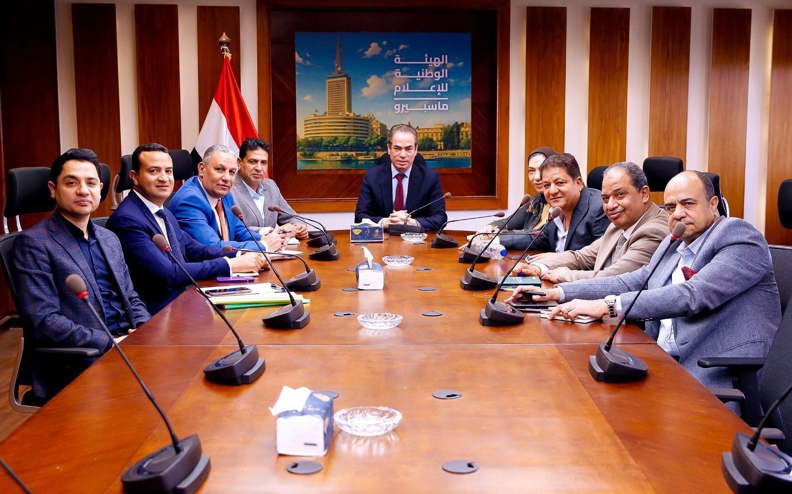 الوطنية للإعلام تعقد اجتماعاً للوقوف علي تجهيزات “مسرح ماسبيرو” وحفل كبير الشهر القادم