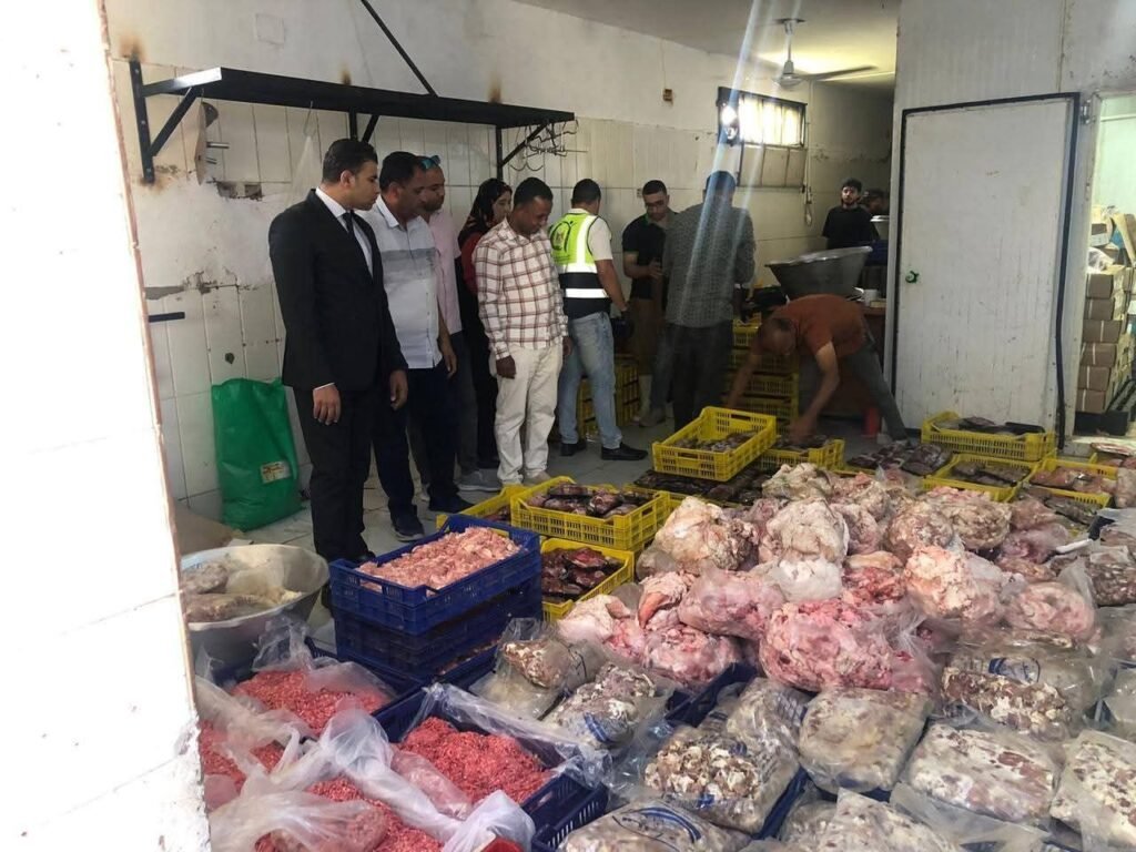 img-20260520-wa01283324245713367657306-1024x768 بالسويس ضبط وإغلاق مصنع غير مرخص بحوزته طنان من اللحوم والدواجن التالفة باللاجون