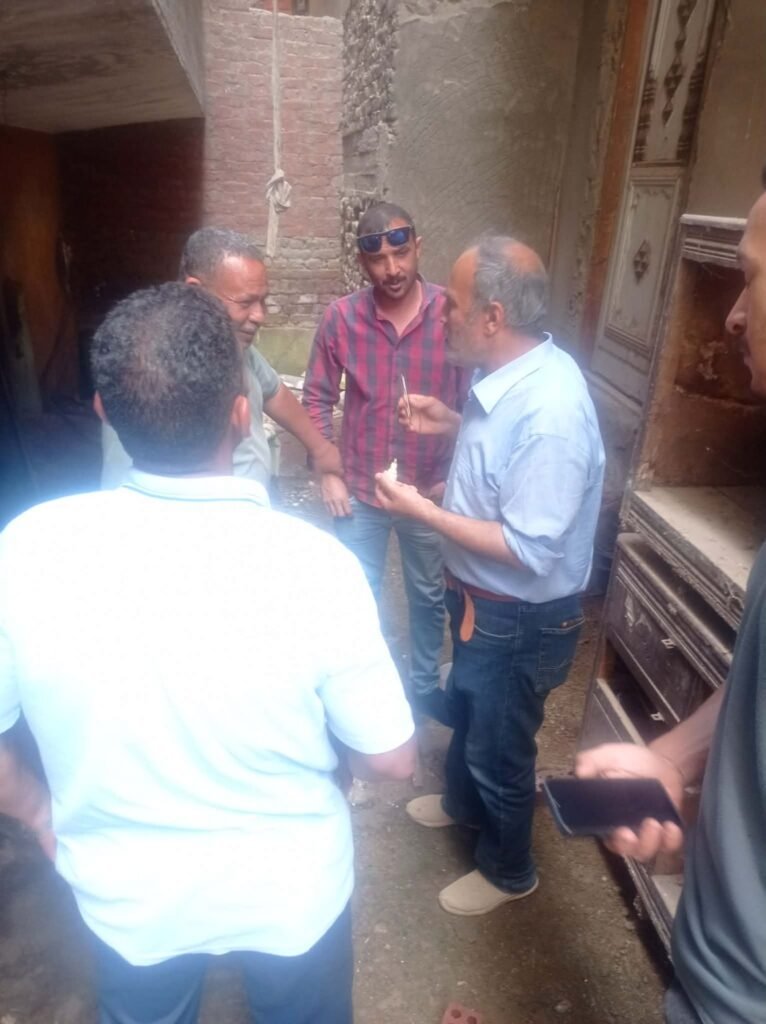 img-20260521-wa00022839397089262813114-766x1024 إستجابة لشكوى المواطنين : مدير إدارة المرافق بأبو النمرس يفحص ضرر تسرب المياه بطموه
