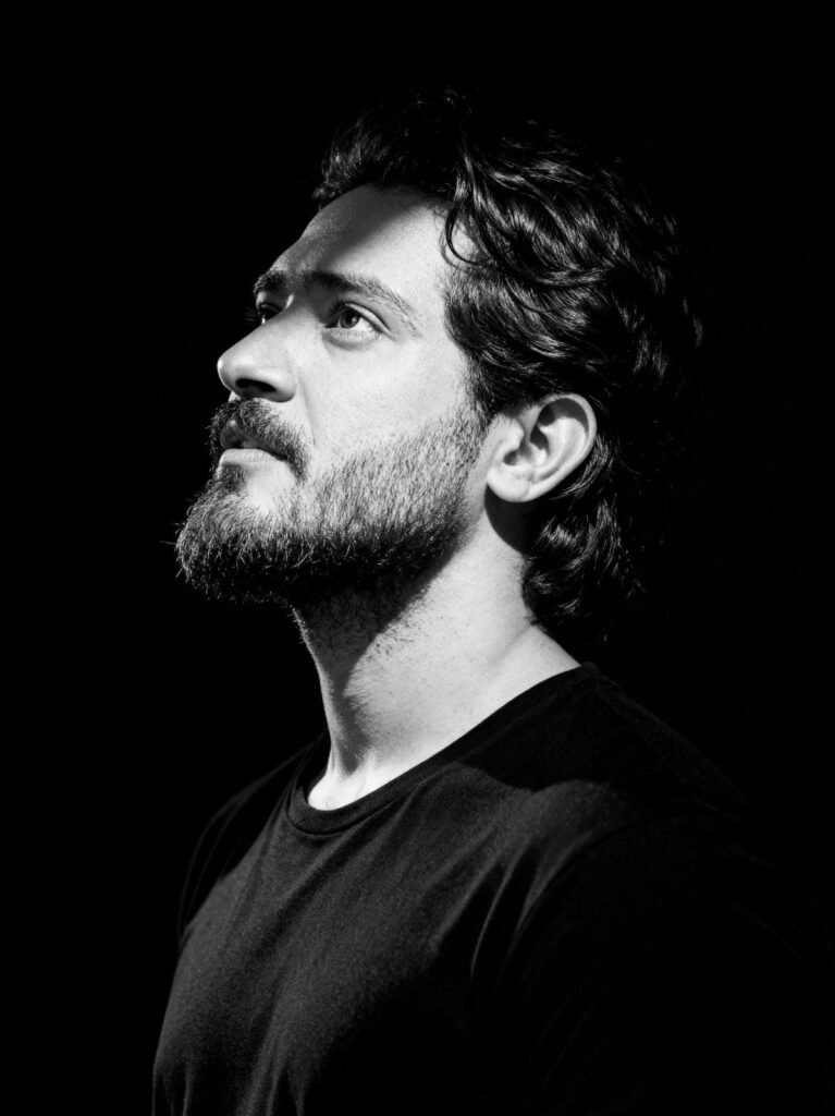 img-20260523-wa01273118300107981176870-767x1024 أحمد زعيم.. يطلب من الجمهور<br>مشاهدة كليب أغنيته