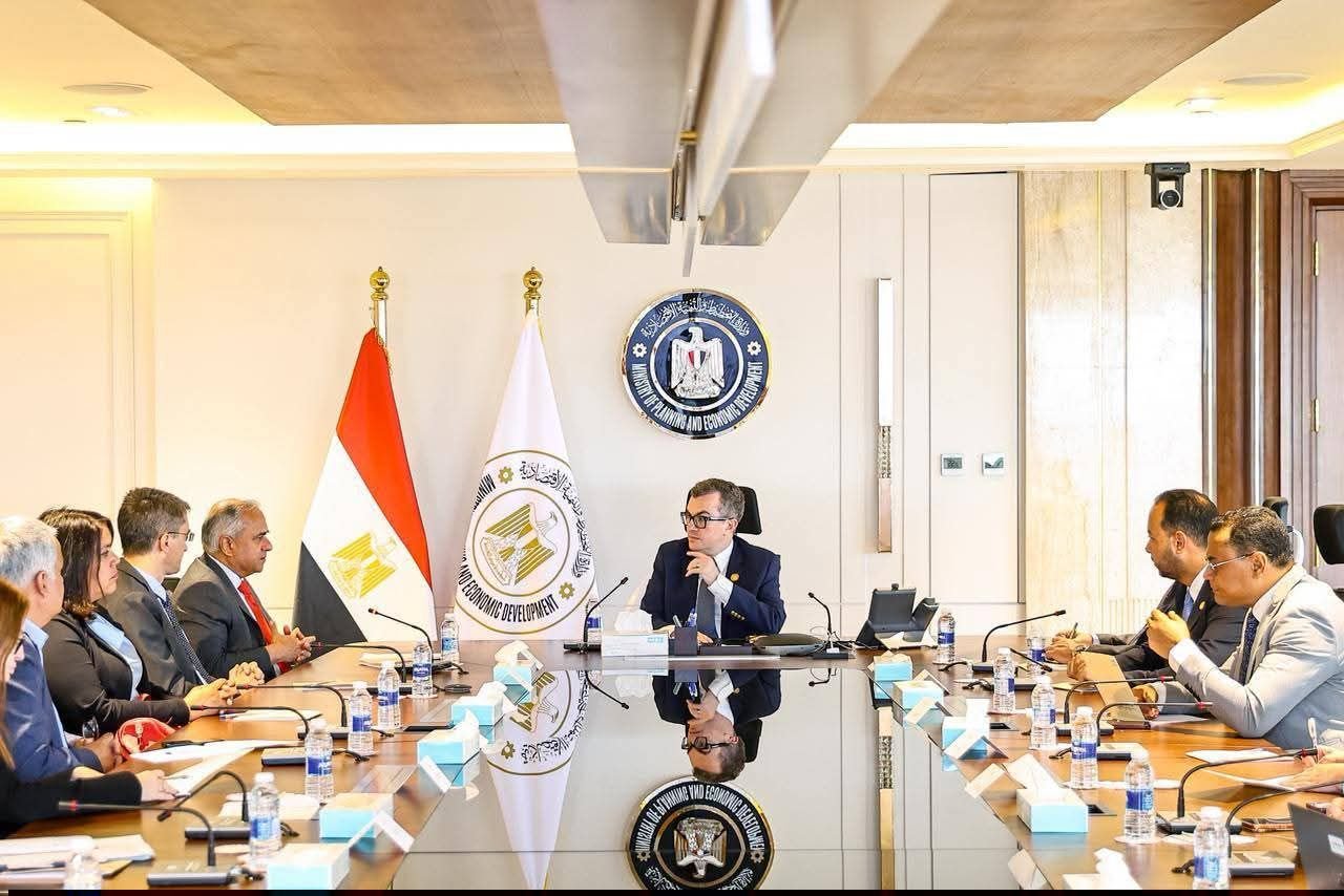 وزير التخطيط والتنمية الاقتصادية يبحث مع وفد البنك الدولي آليات دعم السياسات القائمة على البيانات