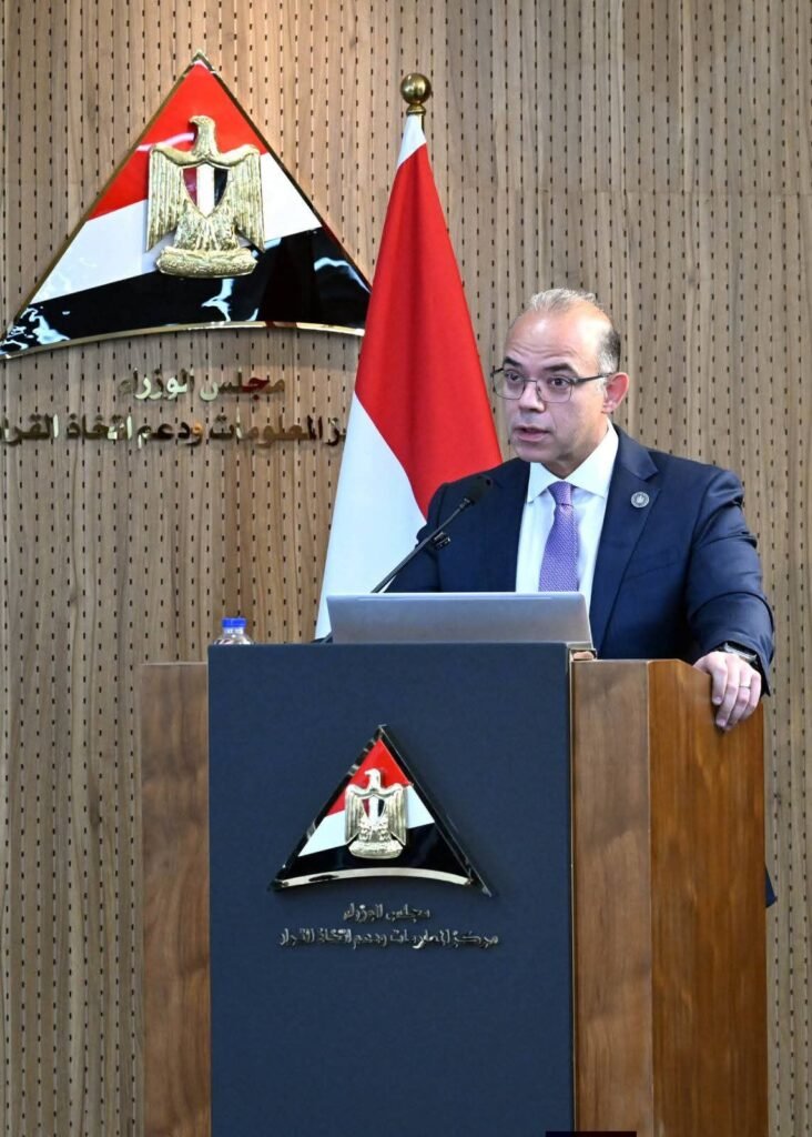 fb_img_17816128029161764211646433282775-732x1024 رئيس الوزراء يشهد إطلاق بوابة "معلومات التجارة الخارجية"