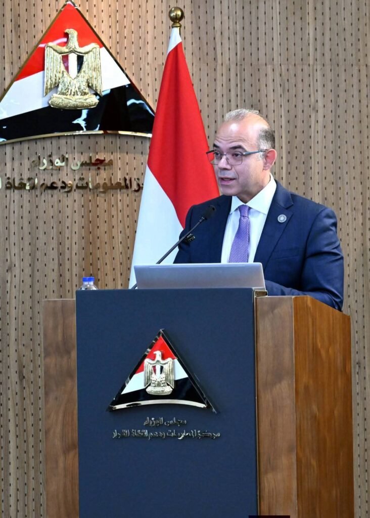 fb_img_17816128087237582716969810902421-732x1024 رئيس الوزراء يشهد إطلاق بوابة "معلومات التجارة الخارجية"
