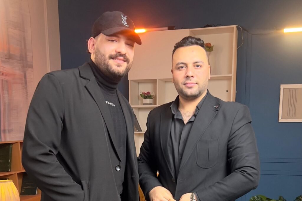 img-20260615-wa00518782613734612692055-1024x682 المخرج محمد زكريا يكشف كواليس مثيرة عن مسلم: “حياته كلها دايرة تريند ومسرحية”