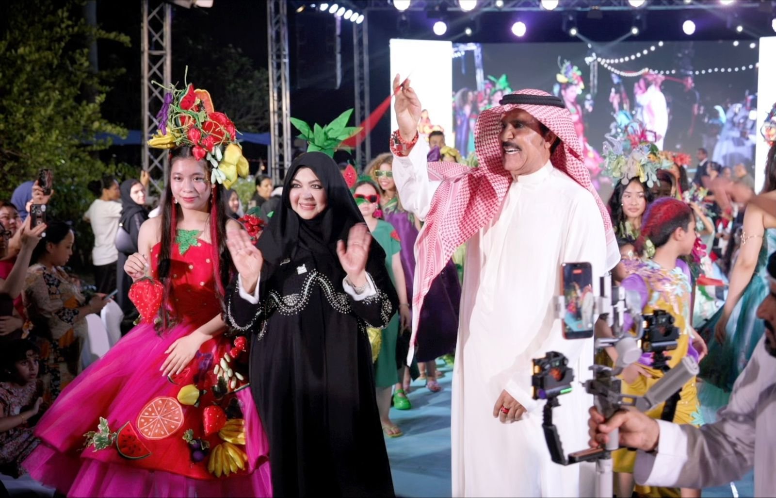 منى المنصوري تحتفي بعام الأسرة عبر مهرجان «هوامير فريجنا» وتدعم رواد الأعمال الصغار