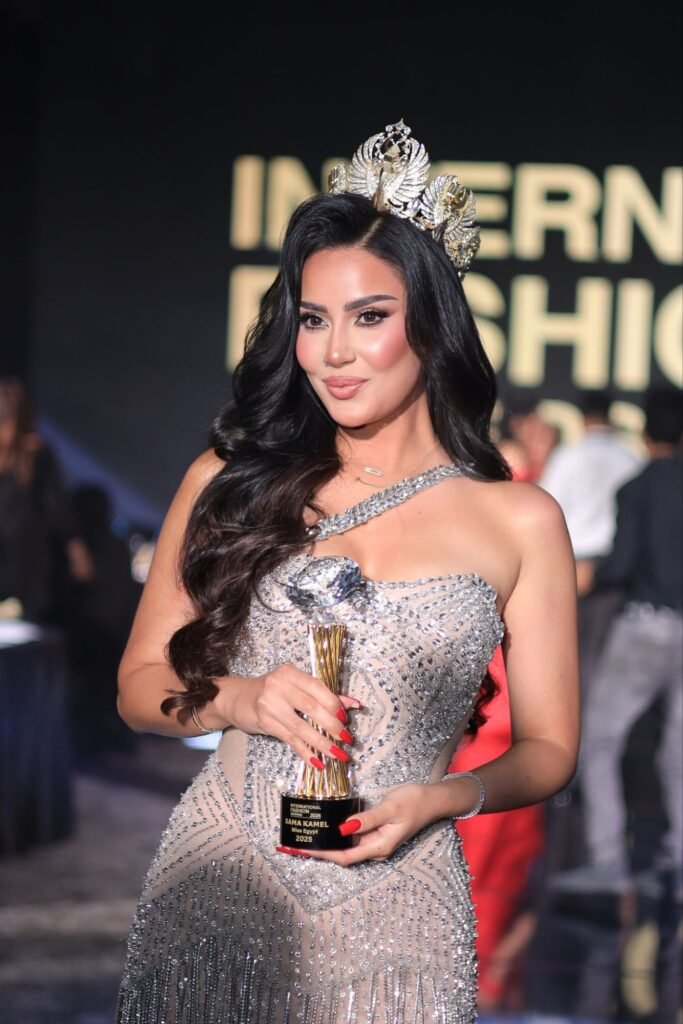 img-20260626-wa00512323702427595889420-683x1024 بفستان من خيوط الفضة.. ملكة جمال مصر سما كامل تحصد درع التميز في مهرجان International Fashion Awards