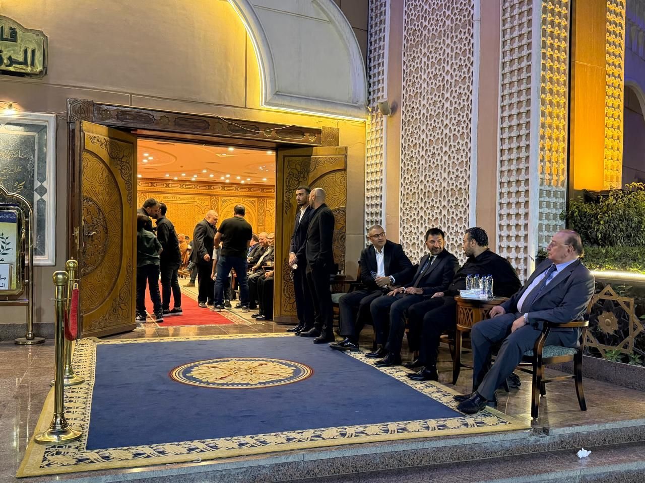 المنتج محمد التلباني ورجل الأعمال أحمد كمال يقدمان واجب العزاء لإبراهيم رشيد حودرج في وفاة والدته
