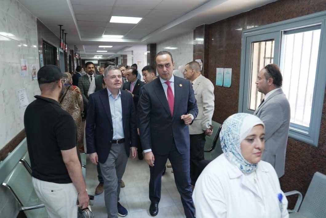 رئيس هيئة الرعاية الصحية والمديران التنفيذيان لهيئتي الرعاية الصحية والتأمين الصحي الشامل يستقبلون السيد باسكال دونوهو العضو المنتدب وكبير مسؤولي المعرفة بمجموعة البنك الدولي والوفد رفيع المستوى المرافق له للاطلاع على نجاحات منظومة التأمين الصحي الشامل وبحث سبل دعم المرحلة الثانية من المنظومة
