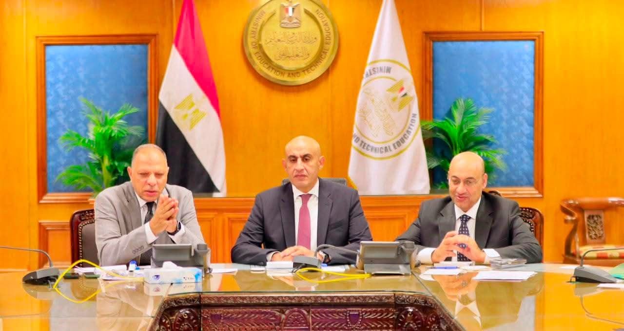 وزير التربية والتعليم يتابع من غرفة العمليات المركزية انتظام سير آخر أيام امتحانات الثانوية العامة الدور الأول 2026/2025