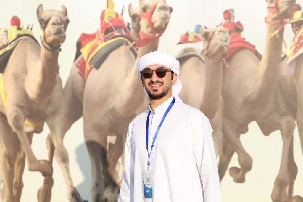 img-20260708-wa00644614998339707520324-1024x682 نادر حمد الزعبي.. من شاشة الجوال إلى ميدان الهجن: صوت الإعلام وحضور الميدان