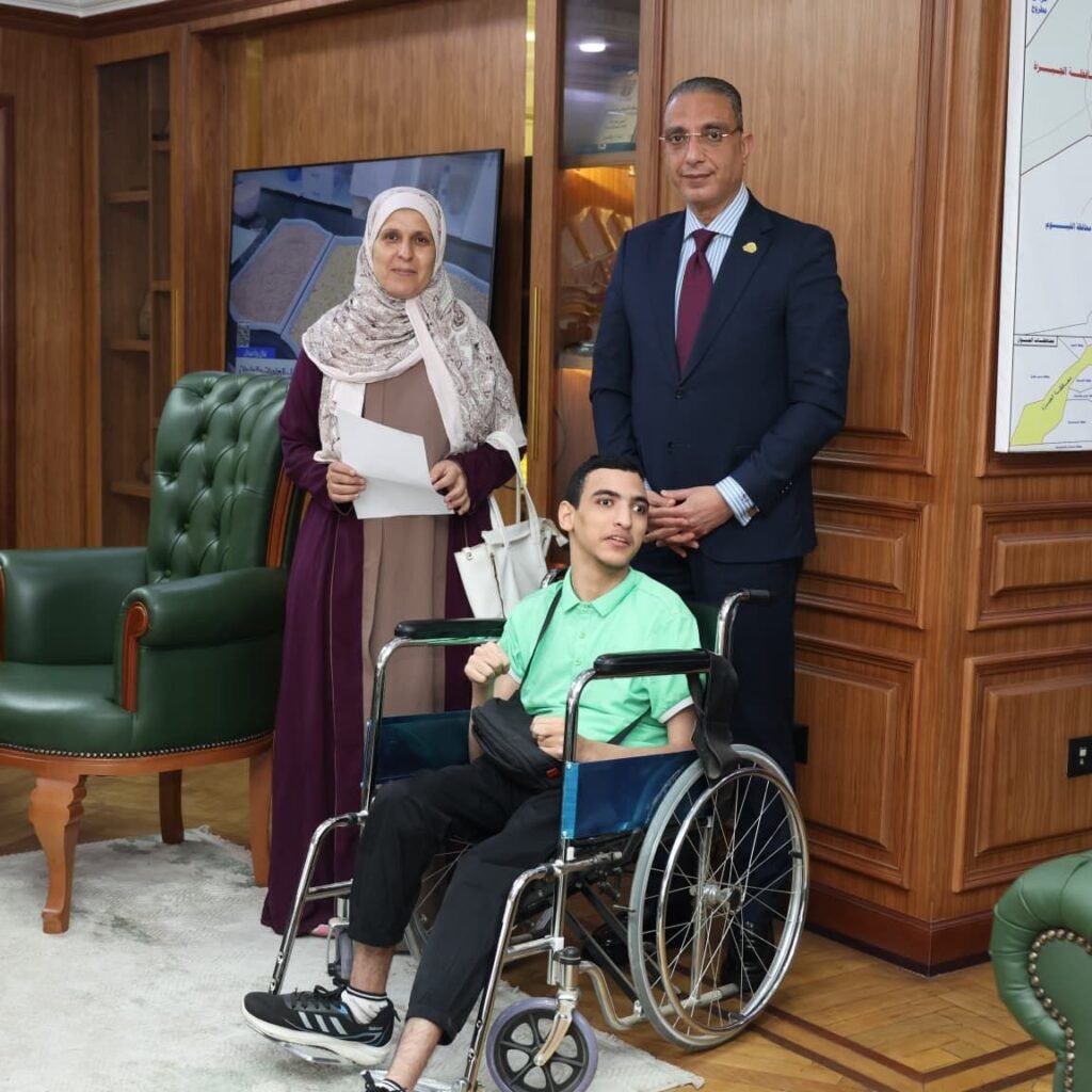 img-20260715-wa00392728499357097448412-1024x1024 محافظ الجيزة يلتقي عددًا من المواطنين من ذوي الهمم ويوجه بتوفير فرص عمل مناسبة لهم