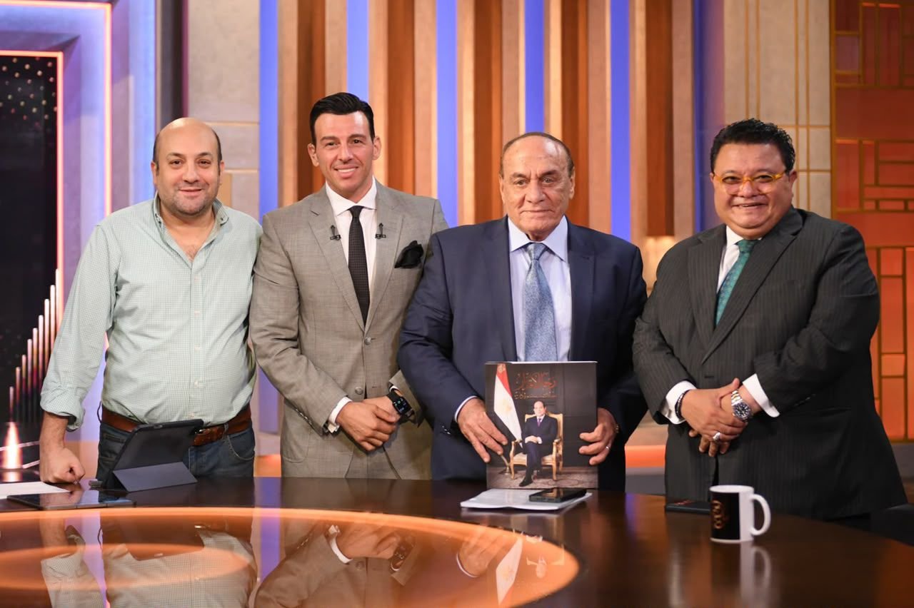 بعد مناقشة كتاب “رجل الأقدار” رواد وسائل التواصل يشيدون بحوار سمير فرج وخالد جلال في برنامج “من ماسبيرو”