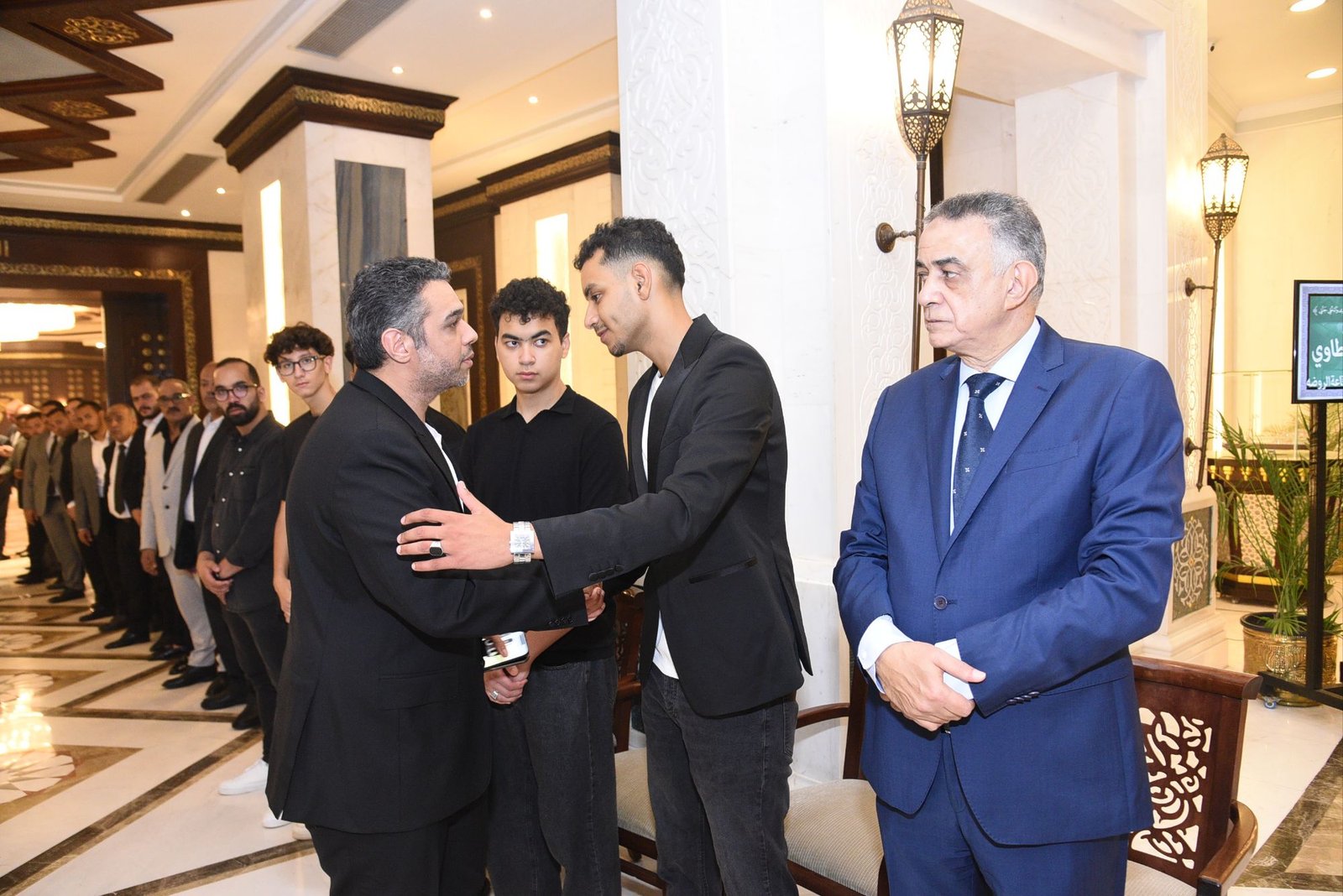 المهندس محمد صلاح الهادي يؤدي واجب العزاء في وفاة المحامي الكبير الدكتور عصام البطاوي