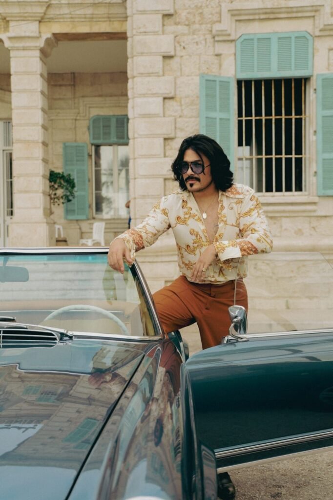 img-20260724-wa00566259162116076726487-682x1024 مفاجأة..<br>النجم رامي عياش.. ينفرد ويعود بــ لوك السبعينيات<br>في أحدث أعماله "عذبيني"