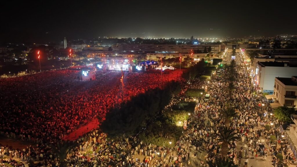 img-20260727-wa00051521790964201612733-1024x576 راغب علامة يشعل أكبر ساحات أغادير.. وعبير نعمة ترفع لافتة «كامل العدد» في ختام تيميتار