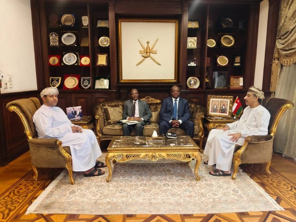 img-20260731-wa00078245706531388924505-1024x768 سفير "سلطنة عُمان" لدي القاهرة يعقد جلسة مباحثات ثنائية مع سفير زيمبابوي