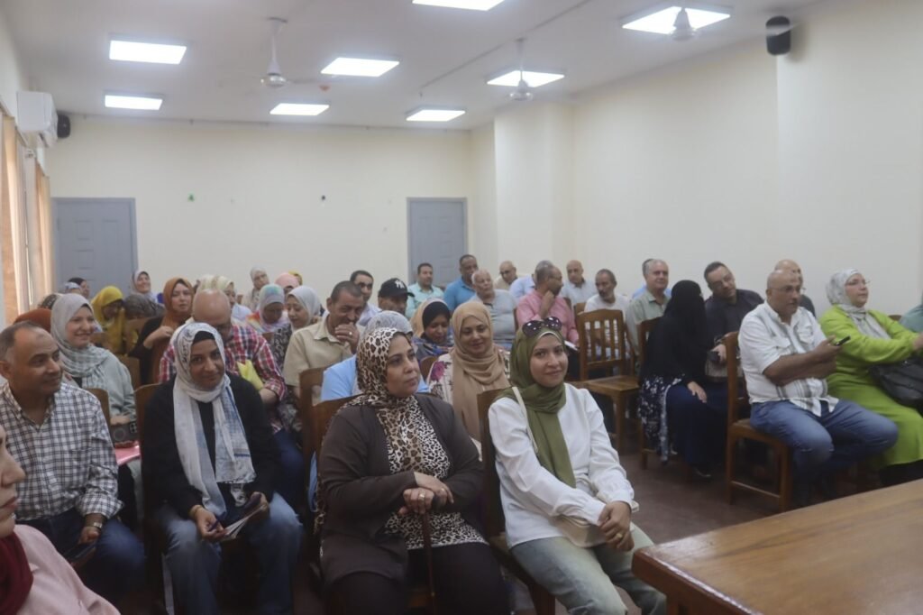 img-20260804-wa00914225589297594931740-1024x682 رئيس هيئة نظافة الجيزة يعقد لقاءً مع العاملين ويعلن اجتماعات دورية لمتابعة الأداء