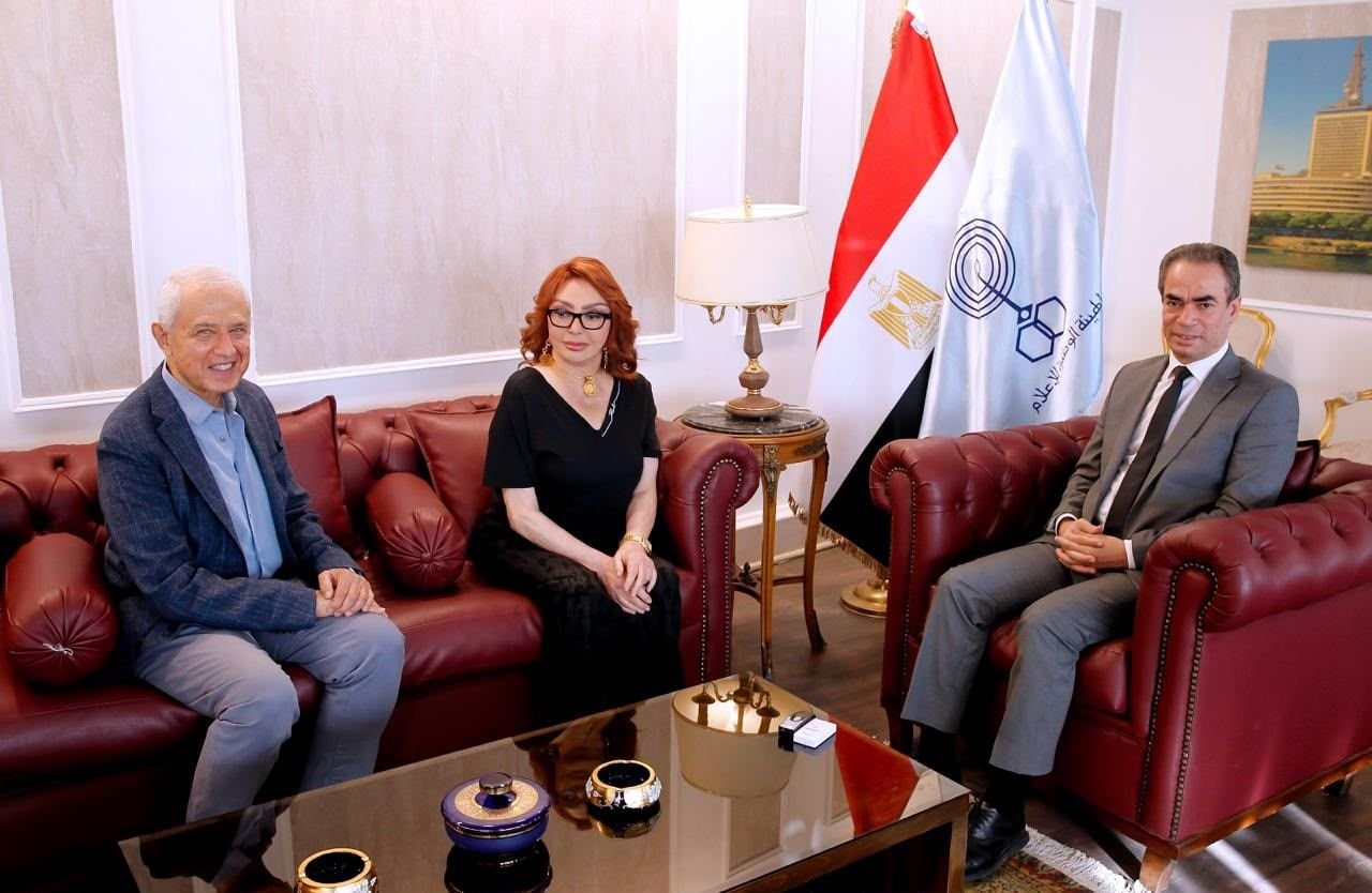 عن رواية لإحسان عبد القدوس .. نبيلة عبيد تعود لماسبيرو بالمسلسل الإذاعي (يا ابنتي لا تحيريني معك)