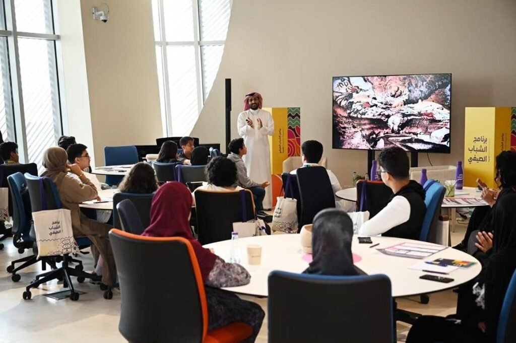 img-20260806-wa01011679299129884877791-1024x681 إثراء يختتم النسخة الخامسة من برنامج الشباب الصيفي بلوحة فنية بعنوان "ذاكرة المدينة“