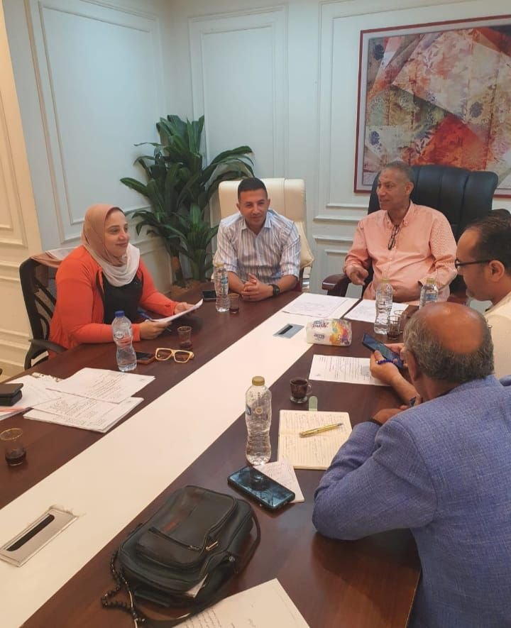مجلس أمناء حدائق أكتوبر يعقد جلسته التنفيذية لمناقشة ملفات التعليم والتموين والصحة وذوي الهمم
