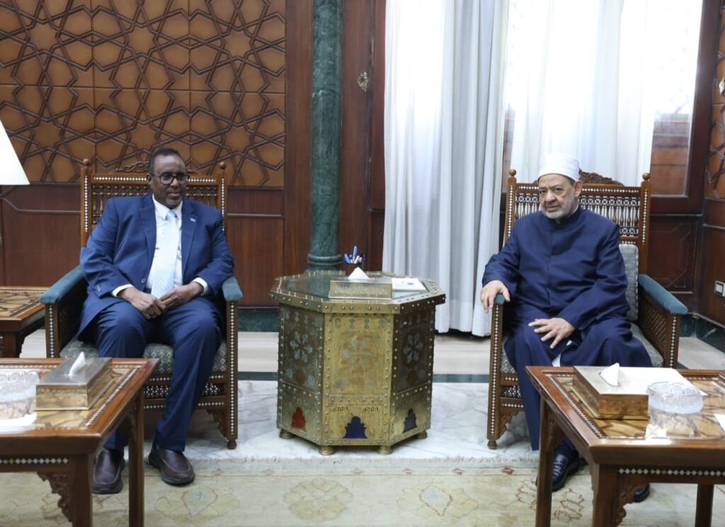 img-20260817-wa00141215109052220091132-1024x745 سفير الصومال بالقاهرة : الأزهر منارة للعلم والاعتدال وشريك أساسي للصومال