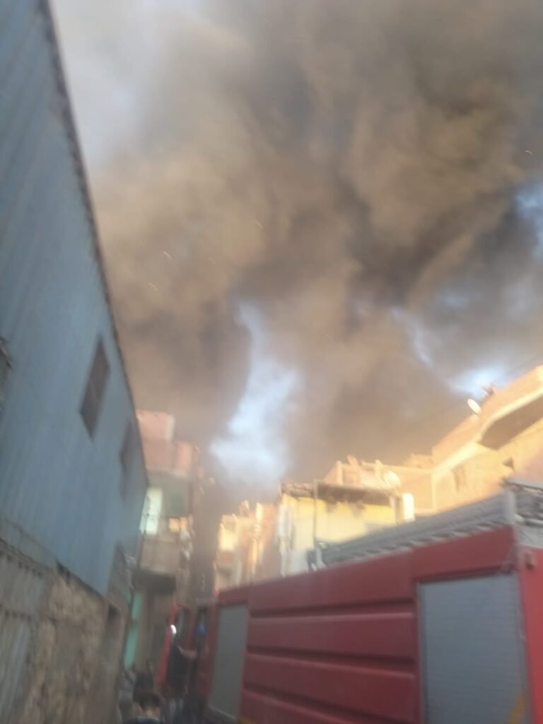 img-20260820-wa01992518296083433059597-768x1024 إصابة ١٤ شخصاً باختناقات إثر إندلاع حريق بمصنع موالح بالشرقية