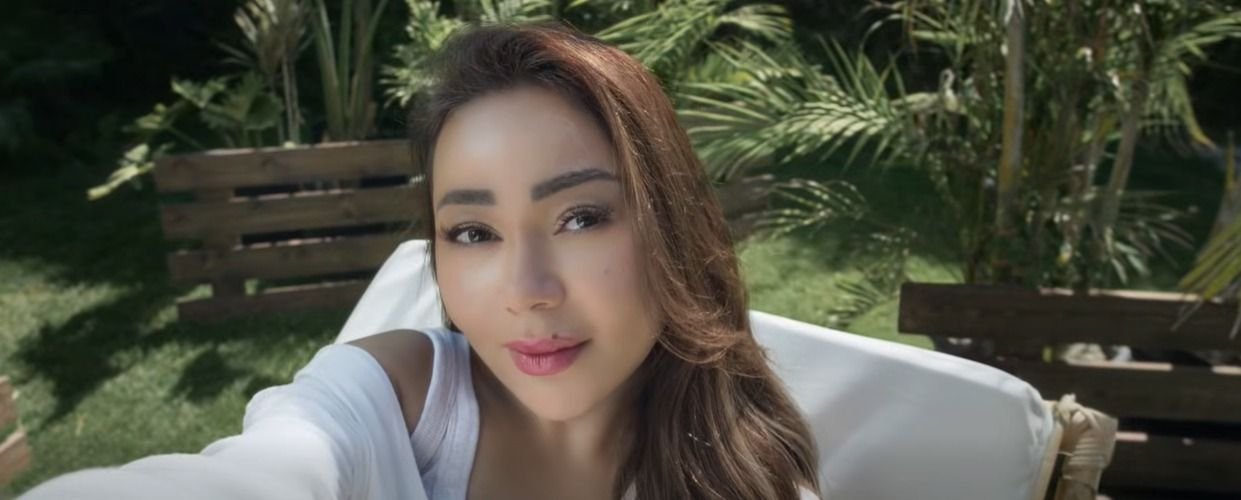 الإعلامية أسما إبراهيم تتألق في حملة إعلانية جديدة لإحدى براندات التجميل