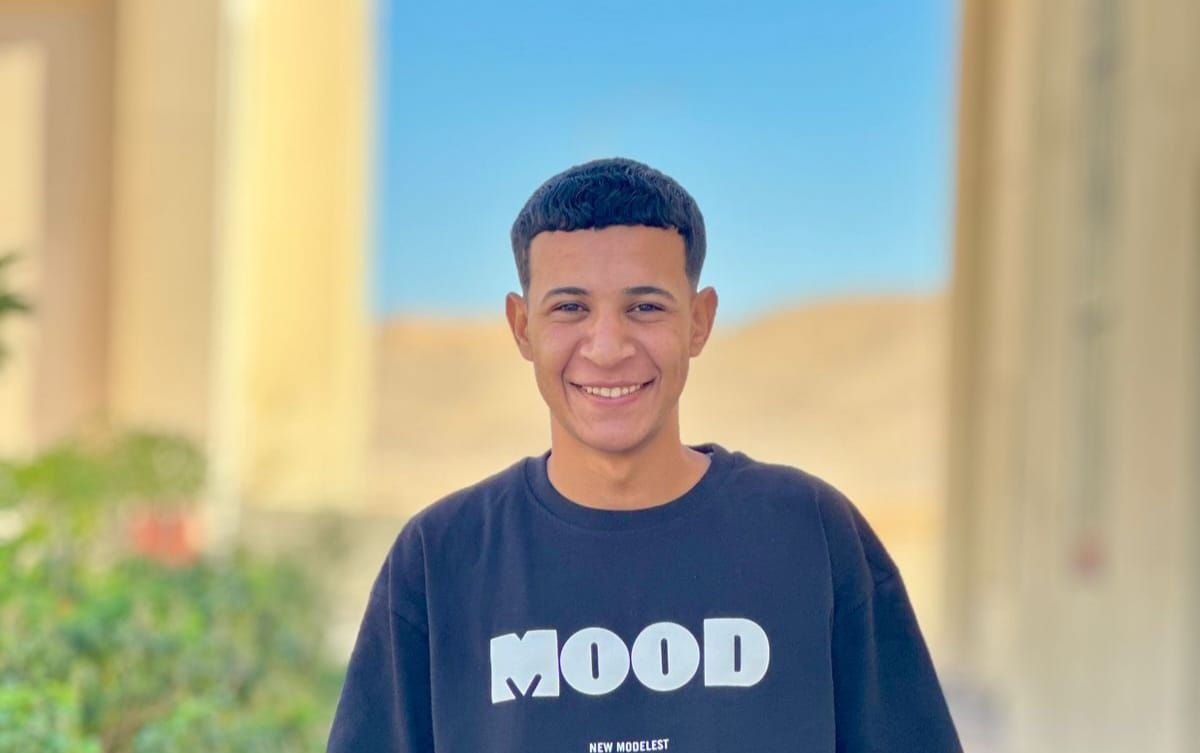 تايسون السوهاجي.. شاب سوهاجي يجمع بين البرمجة والتكنولوجيا والتوعية بمخاطر النصب الإلكتروني