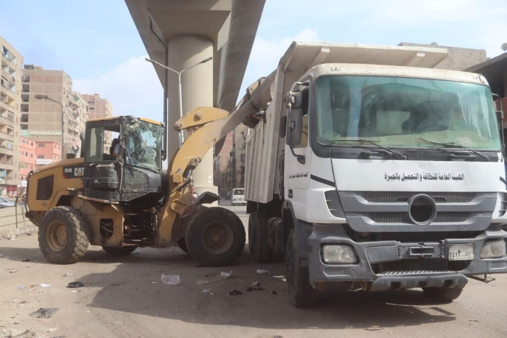 IMG-20260930-WA0025-1024x682 حملات مكثفة لرفع كفاءة النظافة بنطاق احياء امبابه والمنيرة الغربية بناء على توجيهات الدكتور أحمد الأنصاري