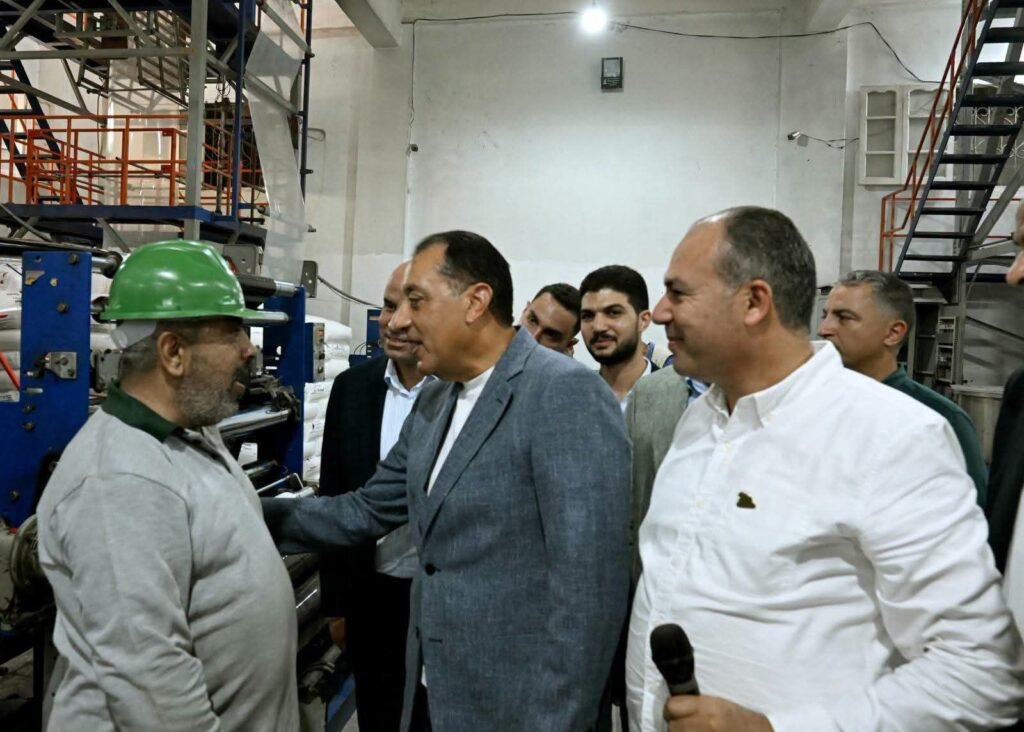 fb_img_17892181969844214150211811786802-1024x732 رئيس الوزراء يتفقد مصنع الشركة الوطنية للصناعات البلاستيكية بالمنطقة الصناعية ببلطيم