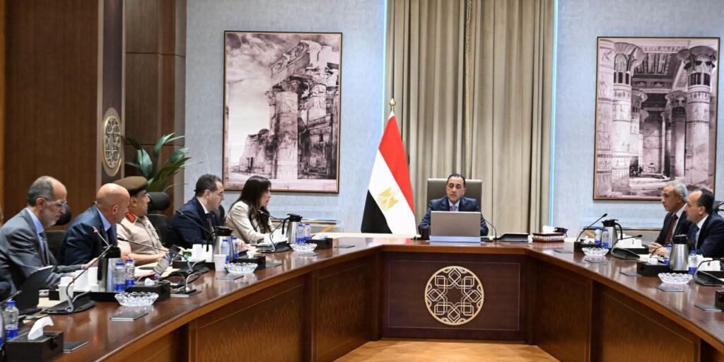 fb_img_17894656747817056695878833016152-1024x512 رئيس الوزراء يعقد اجتماعاً لاستعراض موقف أحد المشروعات الكبرى بمدينة العلمين الجديدة
