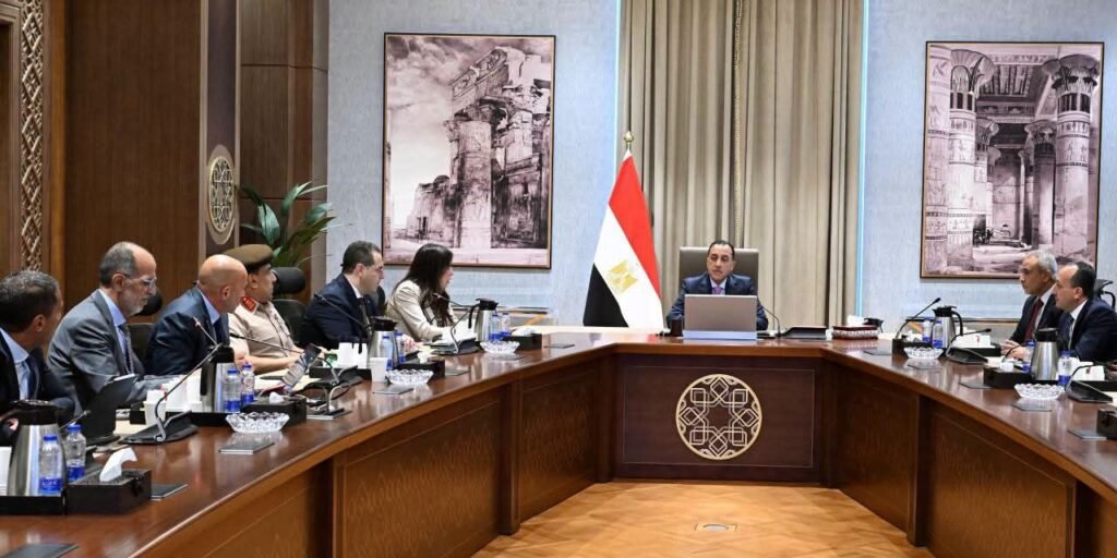 fb_img_1789465678854324718691893360315-1024x512 رئيس الوزراء يعقد اجتماعاً لاستعراض موقف أحد المشروعات الكبرى بمدينة العلمين الجديدة