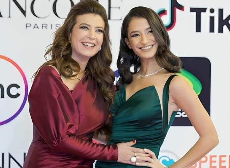 أميرة أديب عن والدتها: «أمي أسطورة.. وأتمنى أكون لبنتي زي ما هي بالنسبالي»