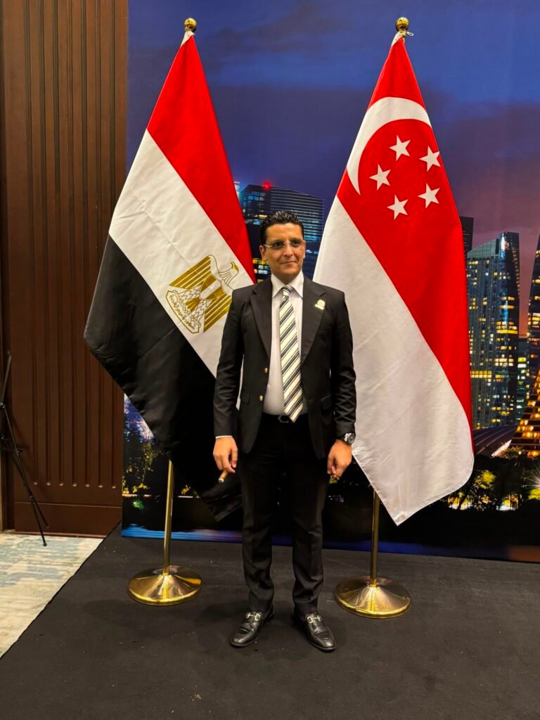 img-20260909-wa00091114094074540653360-768x1024 بالصور.. المحامي الدولي عمرو عاصم يهنئ سفير سنغافورة بالعيد الوطني لبلاده