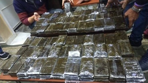 ضبط عاطل بـ 325 فرش حشيش في المنيرة الغربية بالجيزة