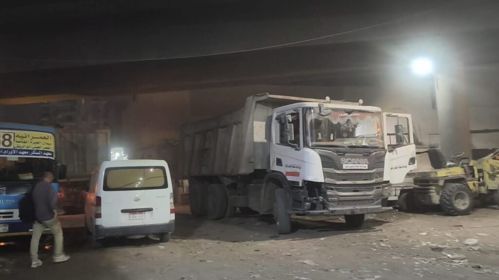 img-20260915-wa00133136129962580373284-1024x576 رفع 1800 طن رتش من نفق العشروا بالعمرانية وإعادة فتحه أمام حركة السيارات