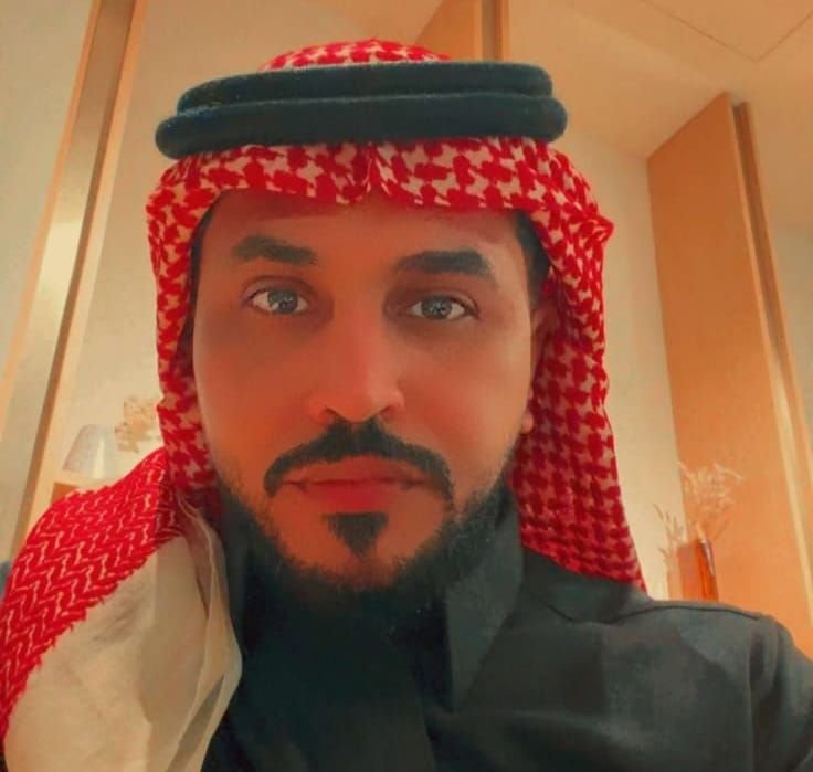 يوسف سعيد المسلم.. يوميات بين رائحة البن وصوت الجمهور