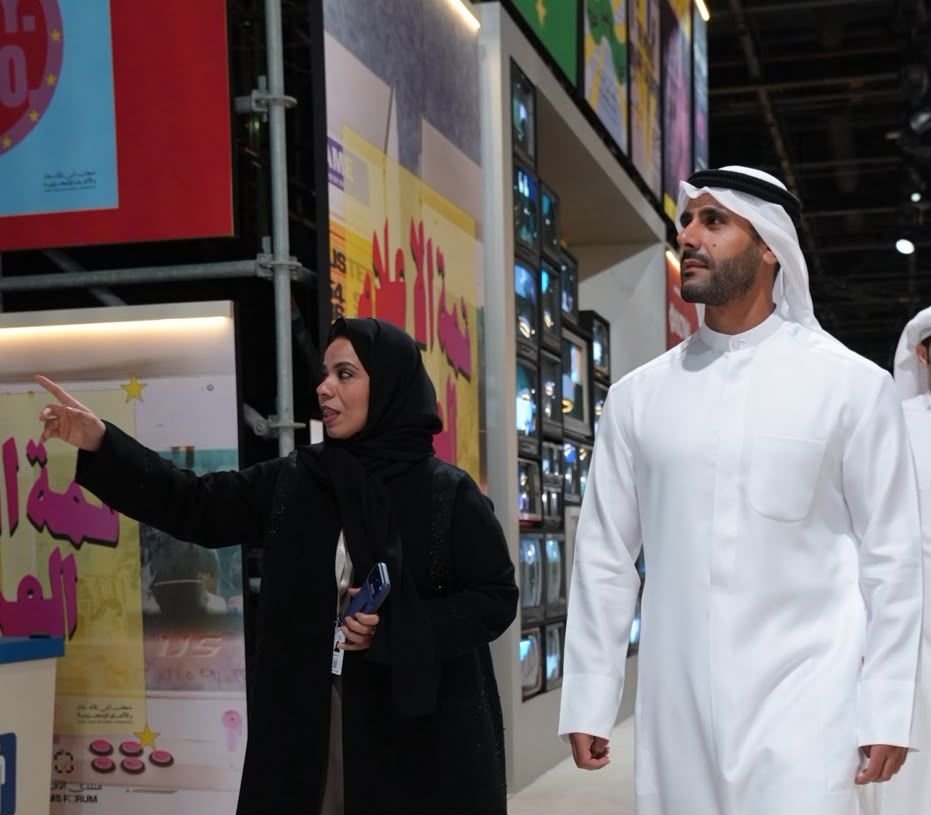الشيخ مبارك فهد الجابر يلتقي رئيس الهيئة الوطنية للإعلام الإماراتية ووزير الإعلام البحريني في قمة الإعلام العربي بمدينة دبي