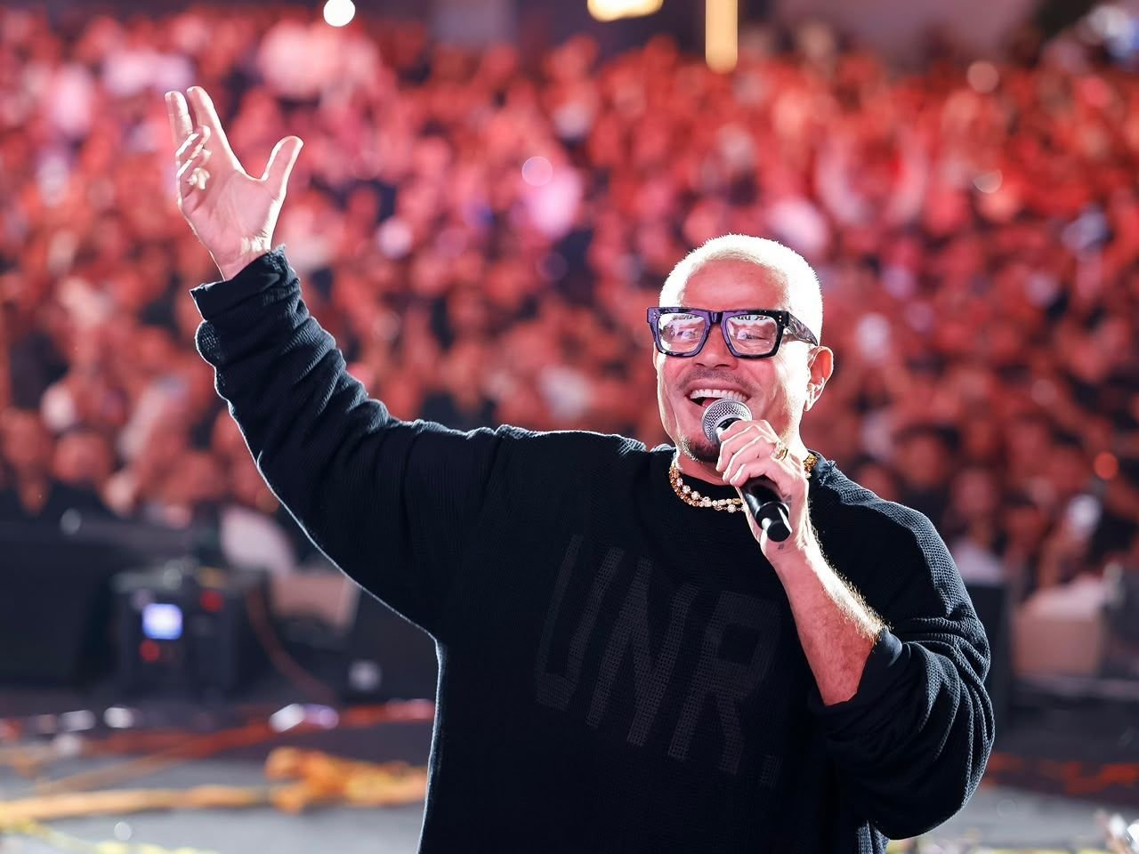 عمرو دياب يتألق في أضخم حفل بمول مصر