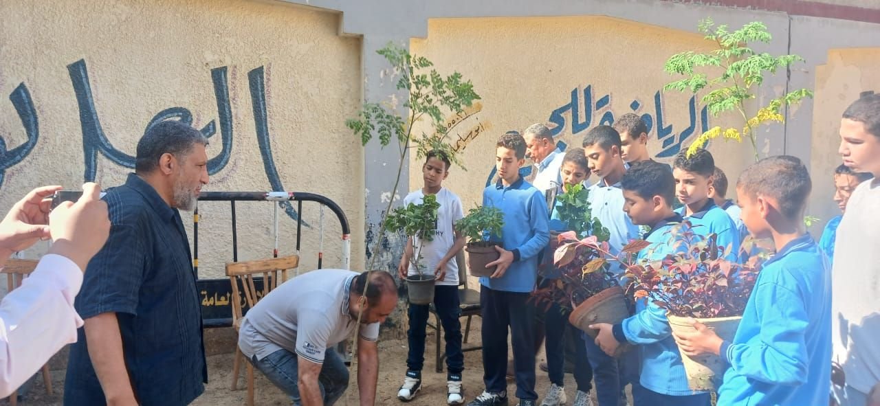 بناء على توجيهات الدكتور أحمد الأنصاري محافظ الجيزة بتكثيف حملات التوعية البيئية داخل المدارس