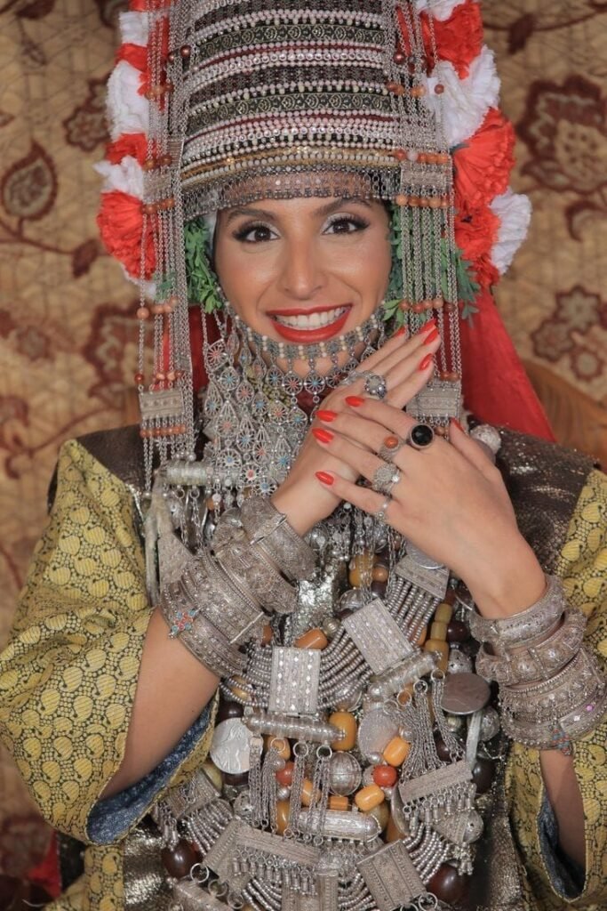 img-20260928-wa01066280278014913519111-683x1024 فلسفة الذاكرة والجوهر: الفضة اليمنية تنطق تحت سماء أكاديمية الفنون