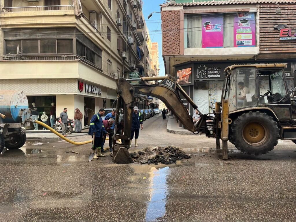 FB_IMG_1792656049906-1024x768 محافظ الدقهلية يتابع أعمال إصلاح تسريب بخط مياه بشارع الجمهورية ويشدد على سرعة الانتهاء منها لضمان انتظام الحركة المرورية
